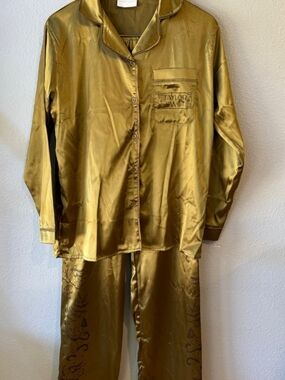 Taylor Swift Gold pajama set size small